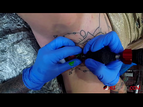 ❤️ Itin tatuiruota karšta Sully Savage gavo tatuiruotę ant savo klitorio ❤️ Porno video prie porno lt.com-milf-300.ru ﹏